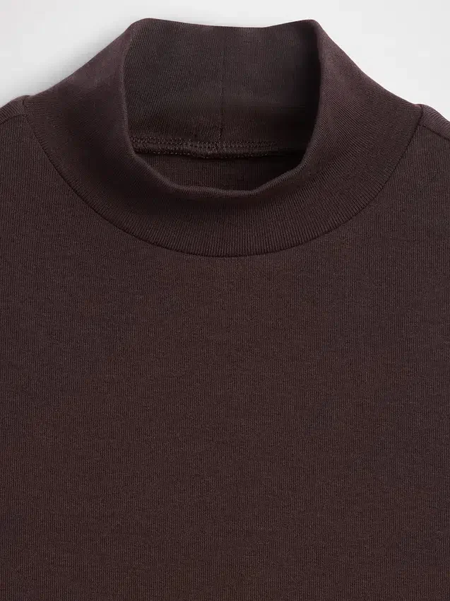 Moderne tank-top med høyhals