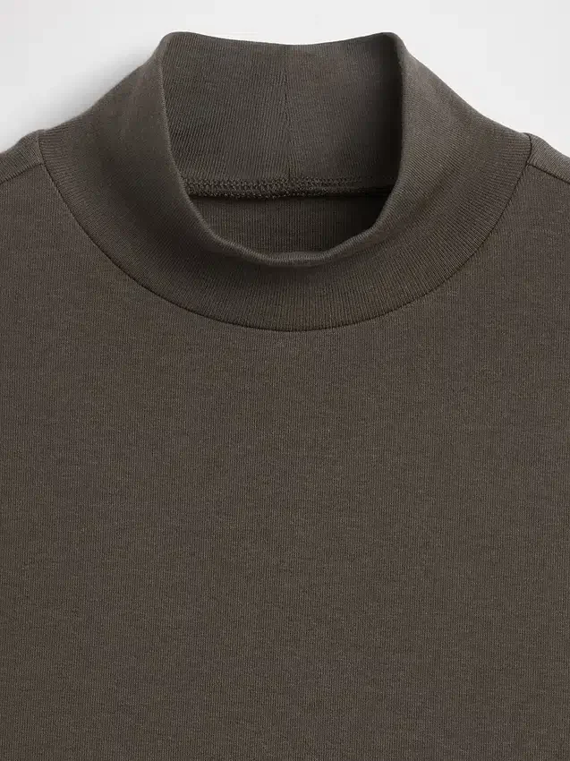 Moderne tank-top med høyhals