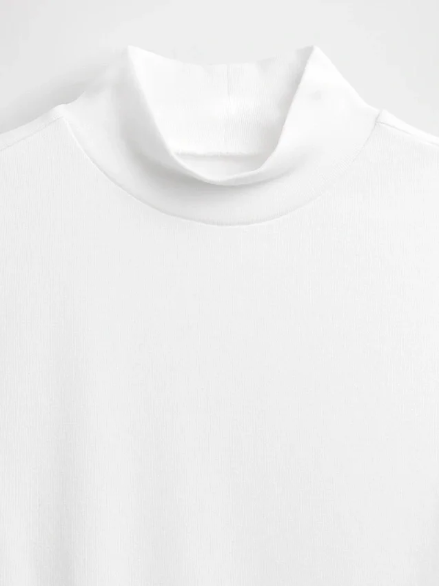 Moderne tank-top med høyhals