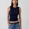 Moderne tank-top med rund hals