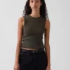 Moderne tank-top med rund hals