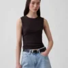Moderne tank-top med rund hals
