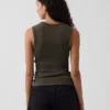 Moderne tank-top med rund hals