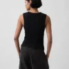 Moderne tank-top med rund hals
