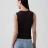 Moderne tank-top med rund hals