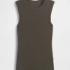 Moderne tank-top med rund hals