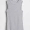 Moderne tank-top med rund hals