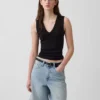 Moderne tank-top med V-hals