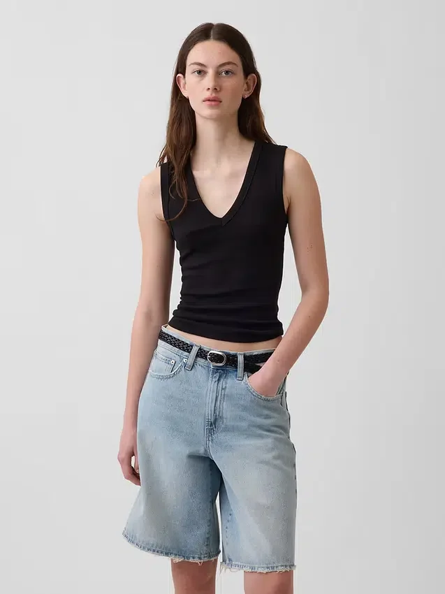 Moderne tank-top med V-hals