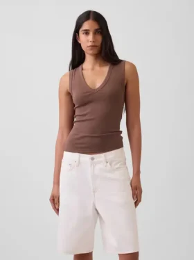 Moderne tank-top med V-hals