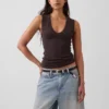 Moderne tank-top med V-hals