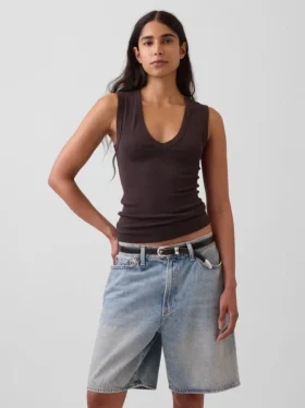 Moderne tank-top med V-hals