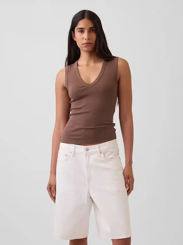 Moderne tank-top med V-hals