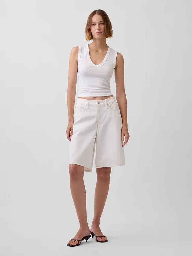 Moderne tank-top med V-hals