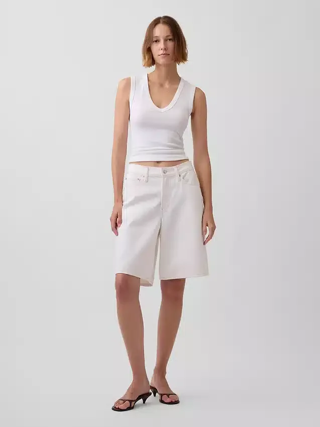 Moderne tank-top med V-hals