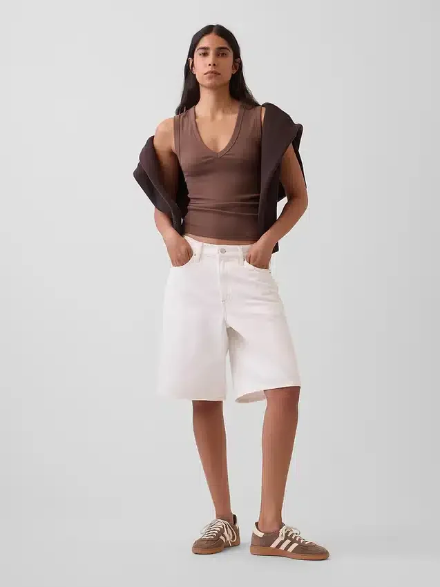 Moderne tank-top med V-hals