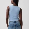 Moderne tank-top med V-hals