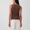 Moderne tank-top med V-hals