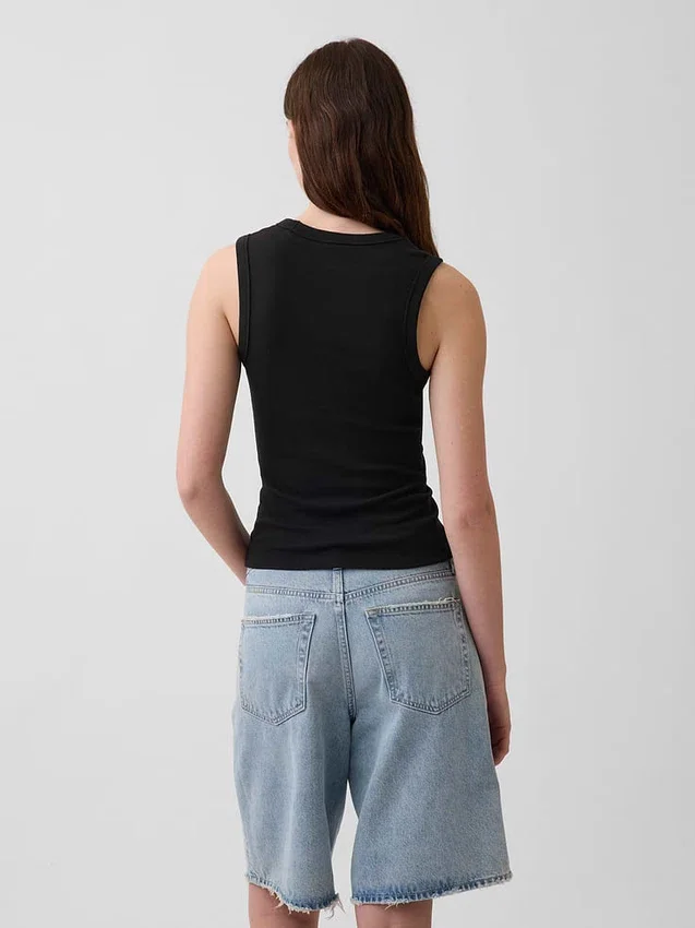 Moderne tank-top med V-hals