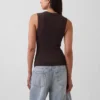 Moderne tank-top med V-hals