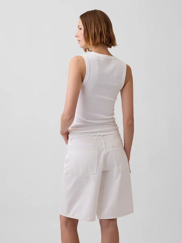 Moderne tank-top med V-hals