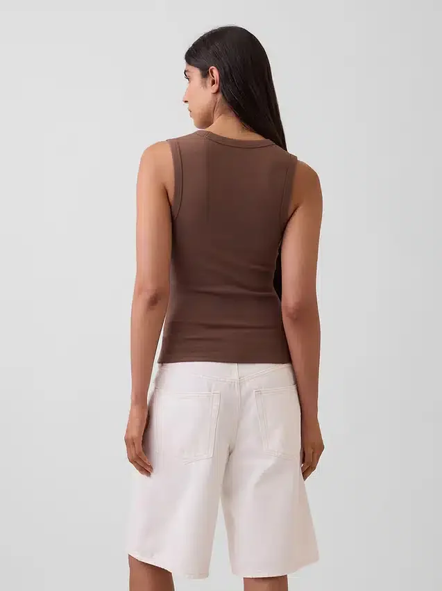 Moderne tank-top med V-hals