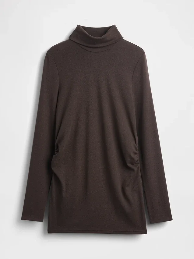 Moderne turtleneck-skjorte for mammaklær