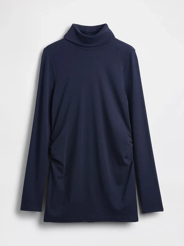 Moderne turtleneck-skjorte for mammaklær