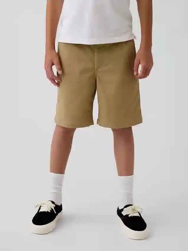 Moderne uniform-shorts for barn i khaki