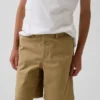 Moderne uniform-shorts for barn i khaki