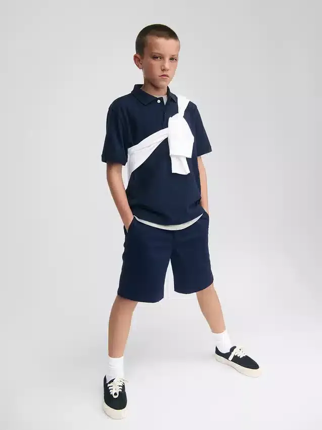 Moderne uniform-shorts for barn i khaki