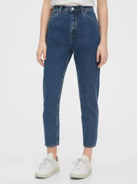 Mom-jeans med skyhøy midje