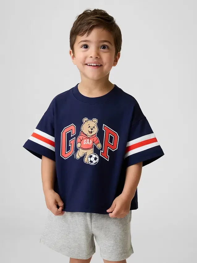Oversized Brannan Bear Varsity-T-skjorte med grafisk logo for Baby og Småbarn