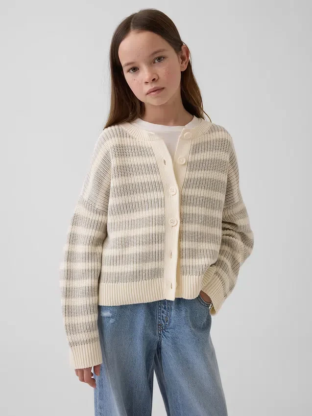 Oversized cardigan for barn
