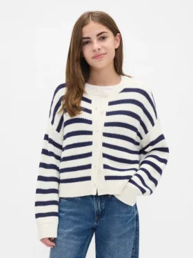 Oversized cardigan for barn