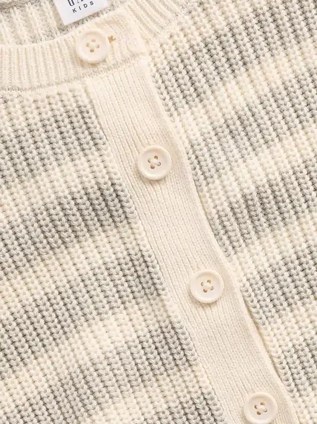 Oversized cardigan for barn