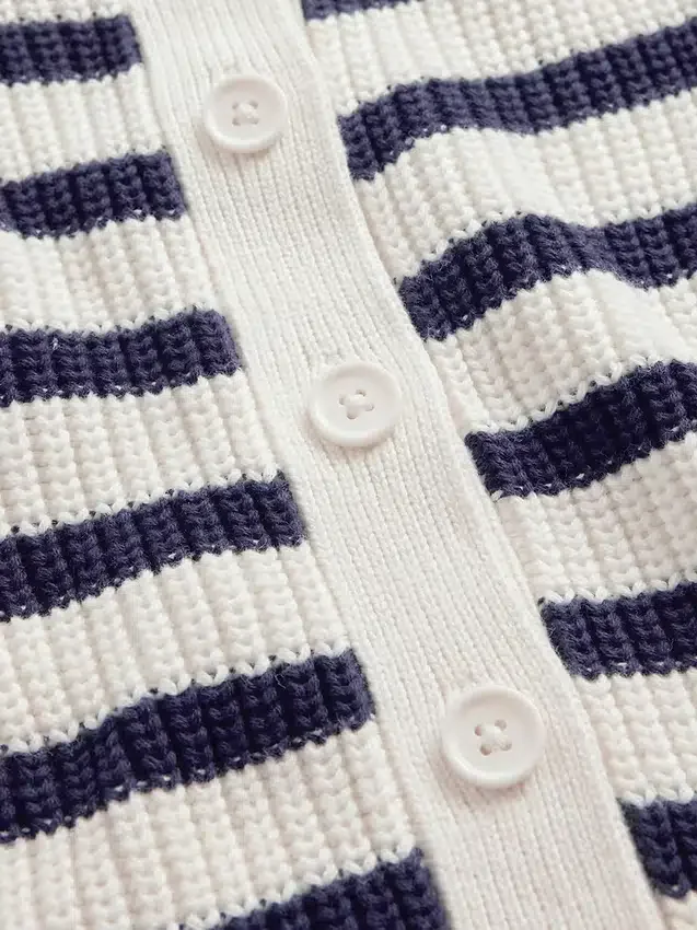 Oversized cardigan for barn