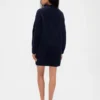 Oversized minigenser i strikk med høyhals