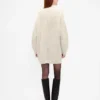 Oversized minigenser i strikk med høyhals