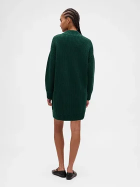 Oversized minigenser i strikk med høyhals