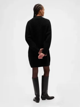 Oversized minigenser i strikk med høyhals