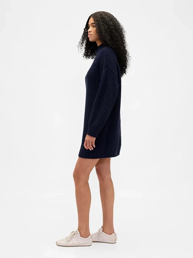Oversized minigenser i strikk med høyhals