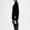 Oversized minigenser i strikk med høyhals