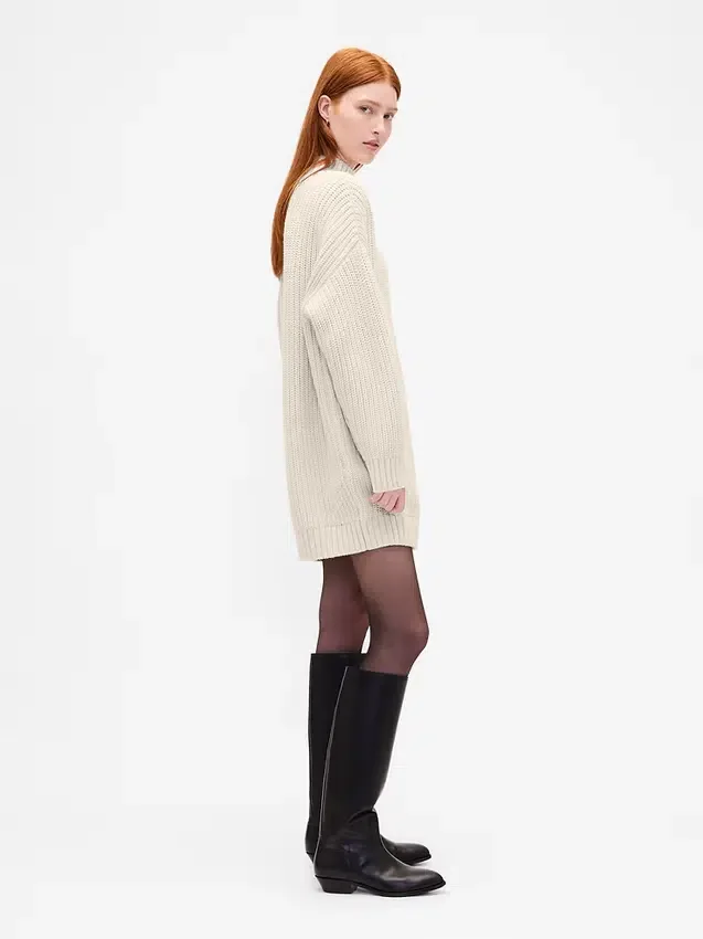 Oversized minigenser i strikk med høyhals