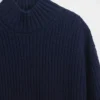 Oversized minigenser i strikk med høyhals