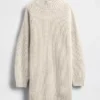 Oversized minigenser i strikk med høyhals