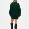 Oversized minigenser i strikk med høyhals