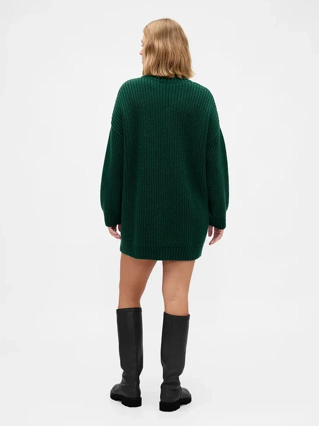 Oversized minigenser i strikk med høyhals