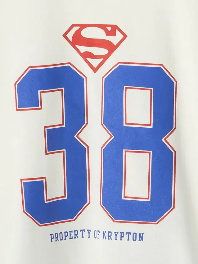 Oversized pyjamas-joggesett for barn med Superman-motiv, laget av resirkulert materiale