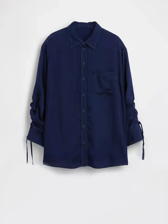 Oversized skjorte i denim med rynkede ermer